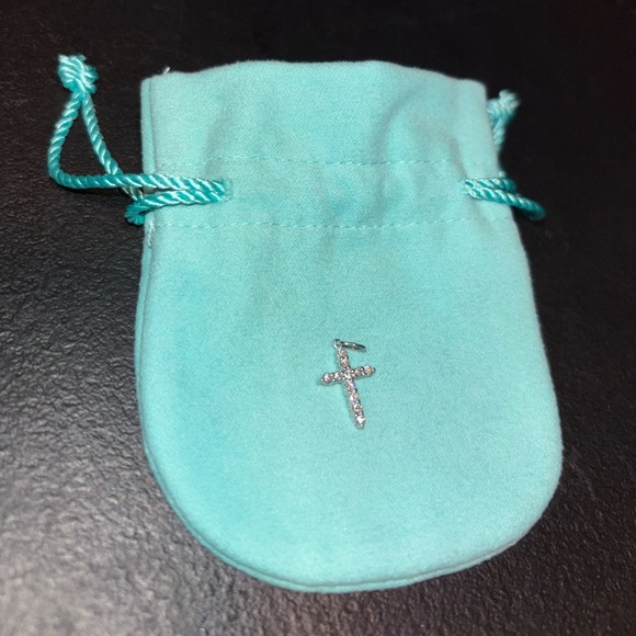 Tiffany & co Platinum mini cross .21 diamonds - Picture 1 of 3